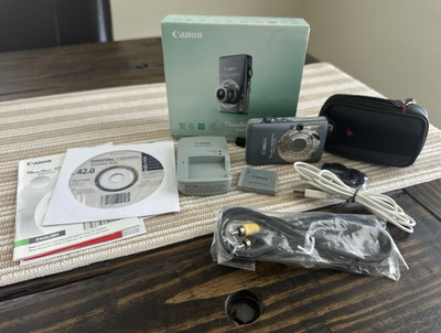 Canon PowerShot SD1200 IS Digital ELPH 10MP 3x IS Gray w/ Box Case