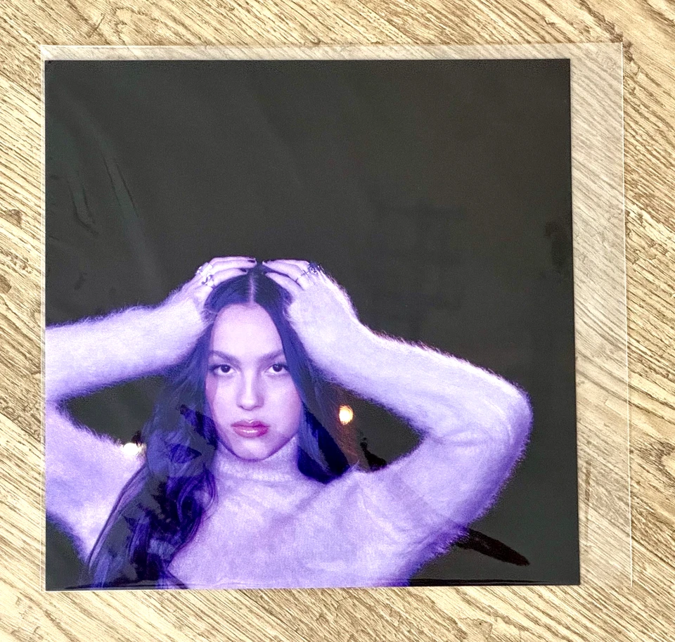 NEW RARE SEALED Olivia Rodrigo GUTS UK Exclusive Cassette + 11 inch ART CARD - Image 4 of 4