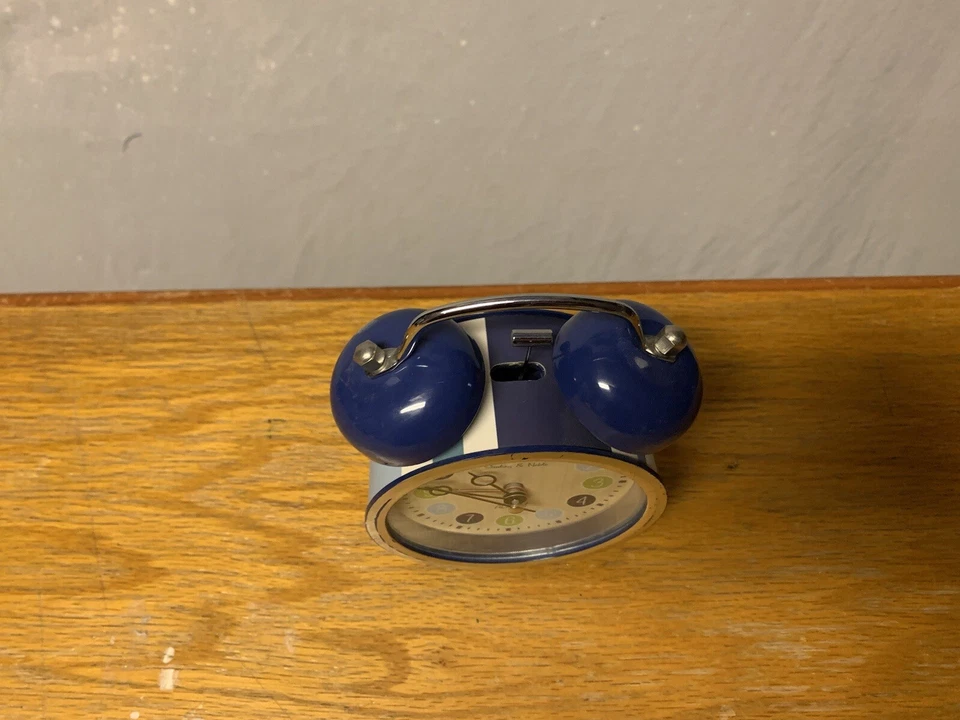4 inches Battery Operated Twin Bell Loud Alarm Clock for Heavy Sleepers - Image 3 of 4