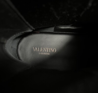 VALENTINO GARAVANI VLOGO SIGNATURE CALFSKIN LEATHER CHELSEA  display picture 2