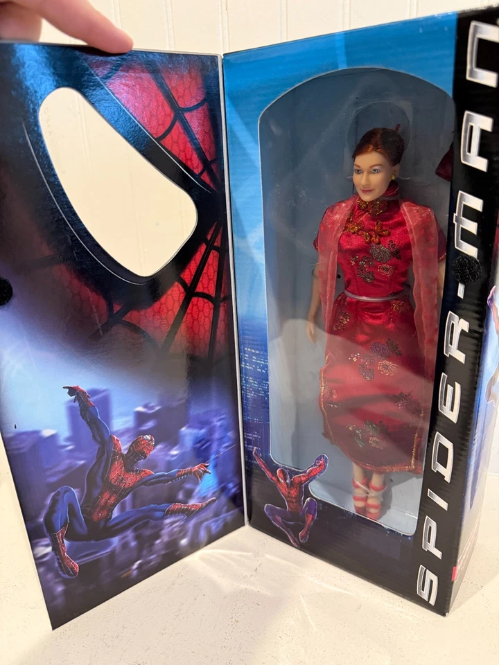 Boneca Marvel Spider Man Mary Jane 2002 série de colecionador 12 polegadas - Imagem 2 de 3
