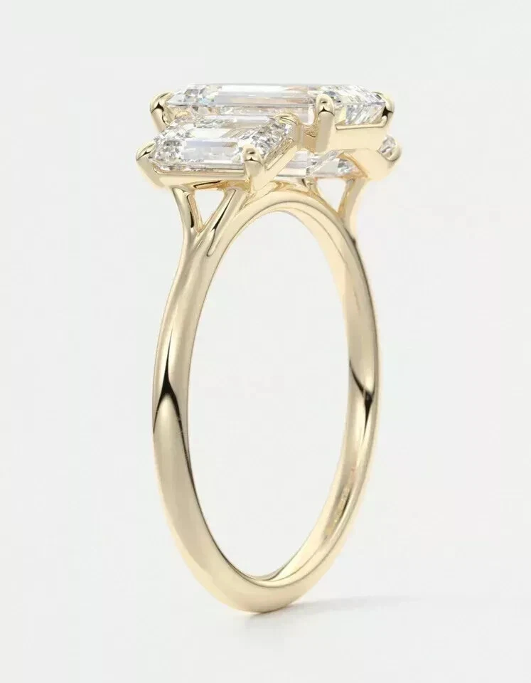 Anel de três pedras de ouro amarelo 14k com diamante cultivado em laboratório corte esmeralda 3 quilates certificação VS - Imagem 2 de 4