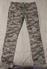 Signature by Levi Strauss Size 16 Gold Label Camo Totally Shaping Pull-on Skinny