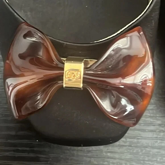 Zapatos de tacón DSQUARED2 negros con detalles de moño satinado Foto 3 de 4