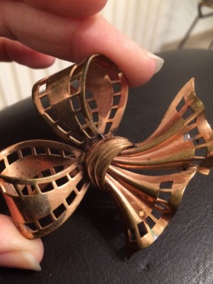 Broche Vintage Gros Nœud – Bijou Rétro Fantaisie Pour Collection