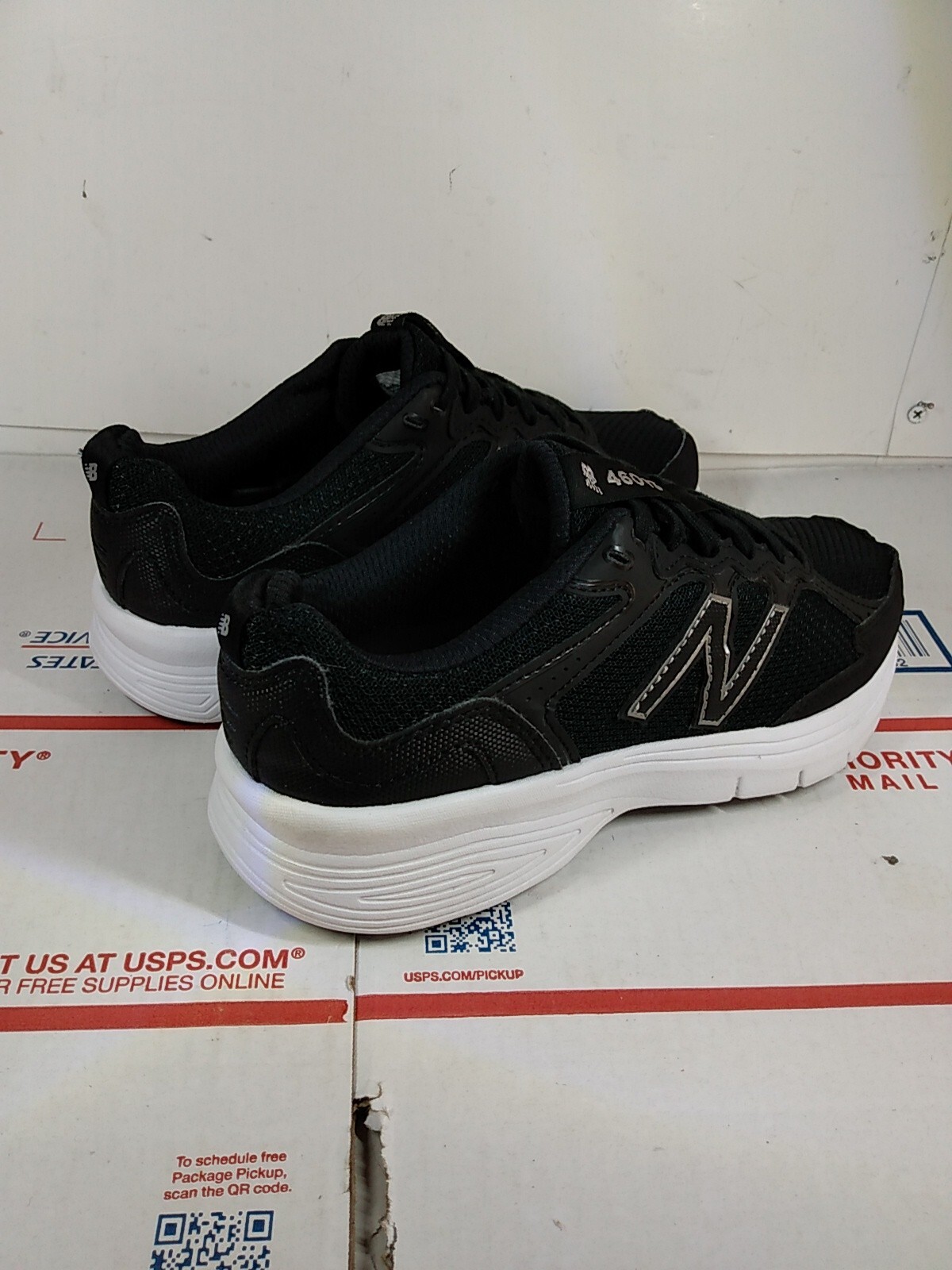 New Balance Women's 460v3 Black/White 6.5 D FAST SHIPPING eBay