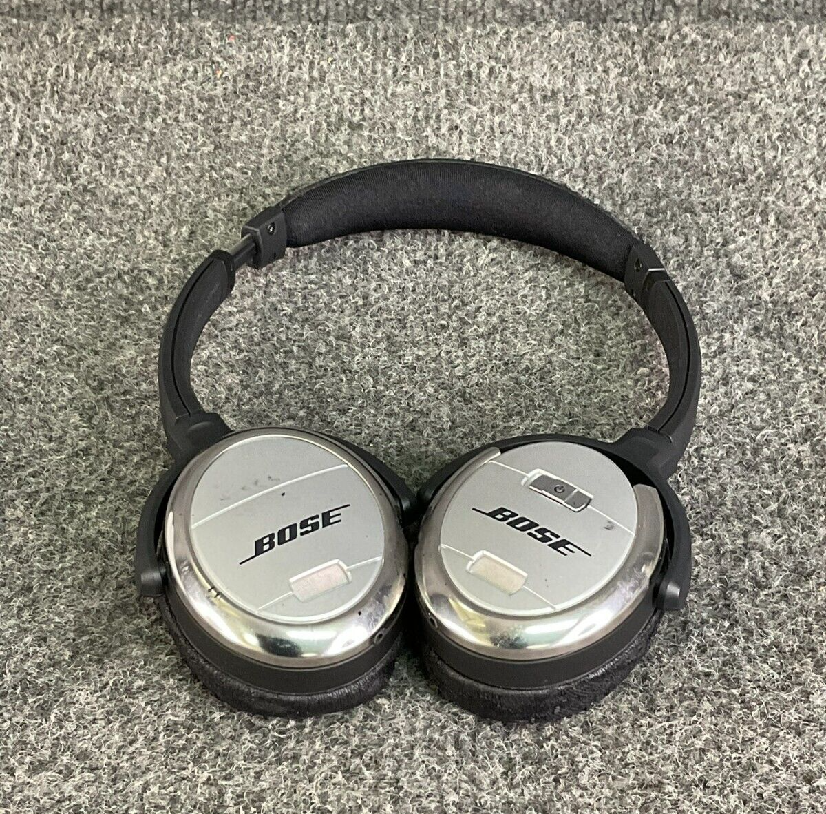 Bose Quiet Comfort 3 Over-The-Ear Acoustic Noise Cancelling Headphone In Black-image