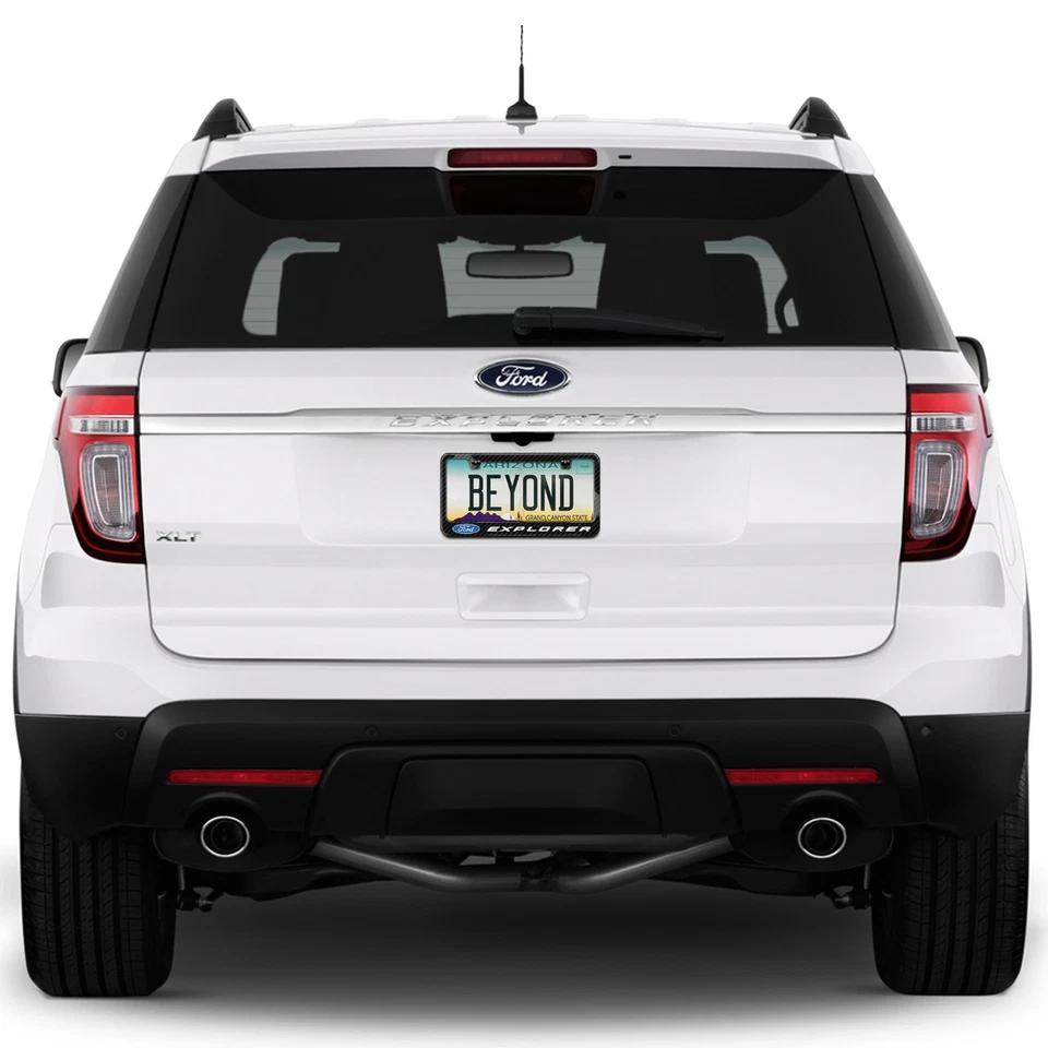 Marco de matrícula de fibra de carbono real negro Ford Explorer Foto 4 de 4