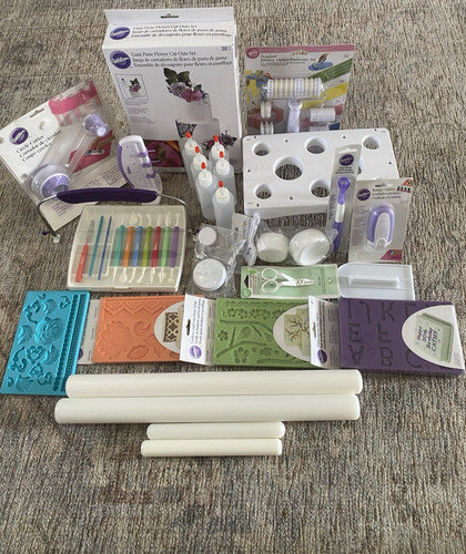 Wilton Decorating supplies, Lot of Fondant and Gum paste assorted tools,see desc