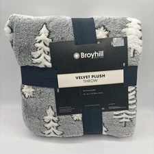 Broyhill Plush Throw Snowflakes Tree  White Green 50” x 60” New