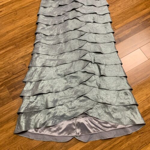 Vestido Formal Adrianna Papell Ocasiones con Volantes en Niveles 8 Pequeño Sin Mangas Gris - Imagen 3 de 9