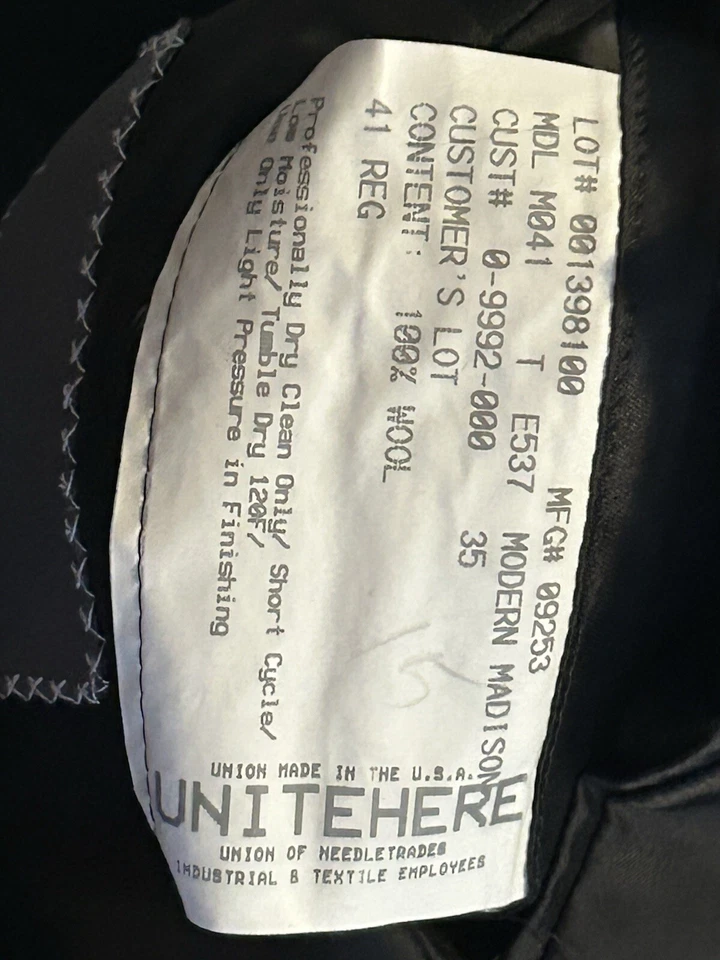 Esmoquin Hickey Freeman talla 41 R alterado en buen estado. Pantalones con agujero pequeño Foto 4 de 4