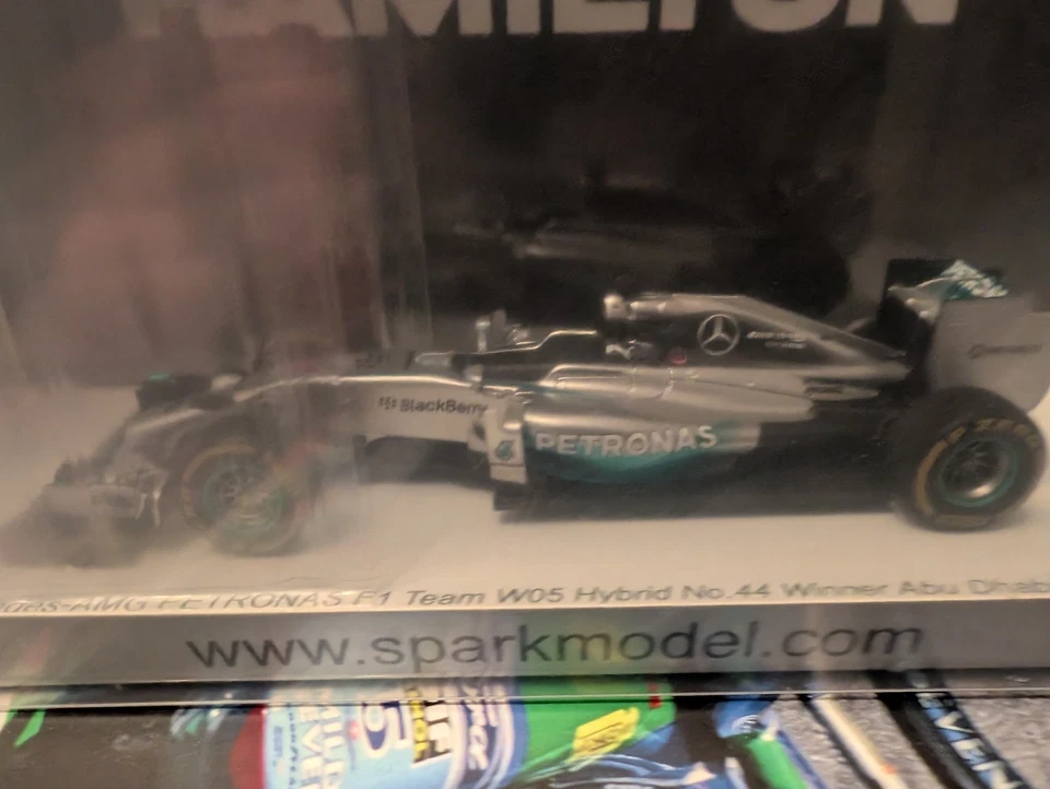 Spark 1:43 Mercedes-AMG W05 Abu Dhabi GP Hamilton SP642 OVP Neu - Bild 3 von 4