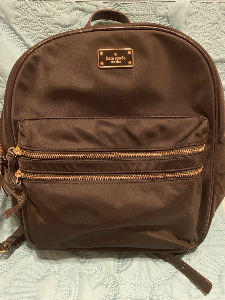 Mochila Kate Spade Grande Negra Wilson Road Bradley Nylon Correas Ajustables Usada en Excelente Condición Foto 2 de 4