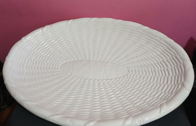 Vintage italienischer Stil weiß glasiert Majolika Korbgeflecht oval Servierplatte