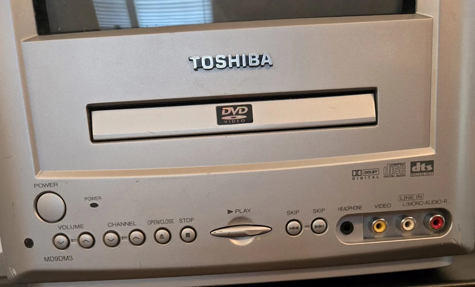 Toshiba 9 Inch Crt TV DVD Combo *READ Description* - Image 2 of 4