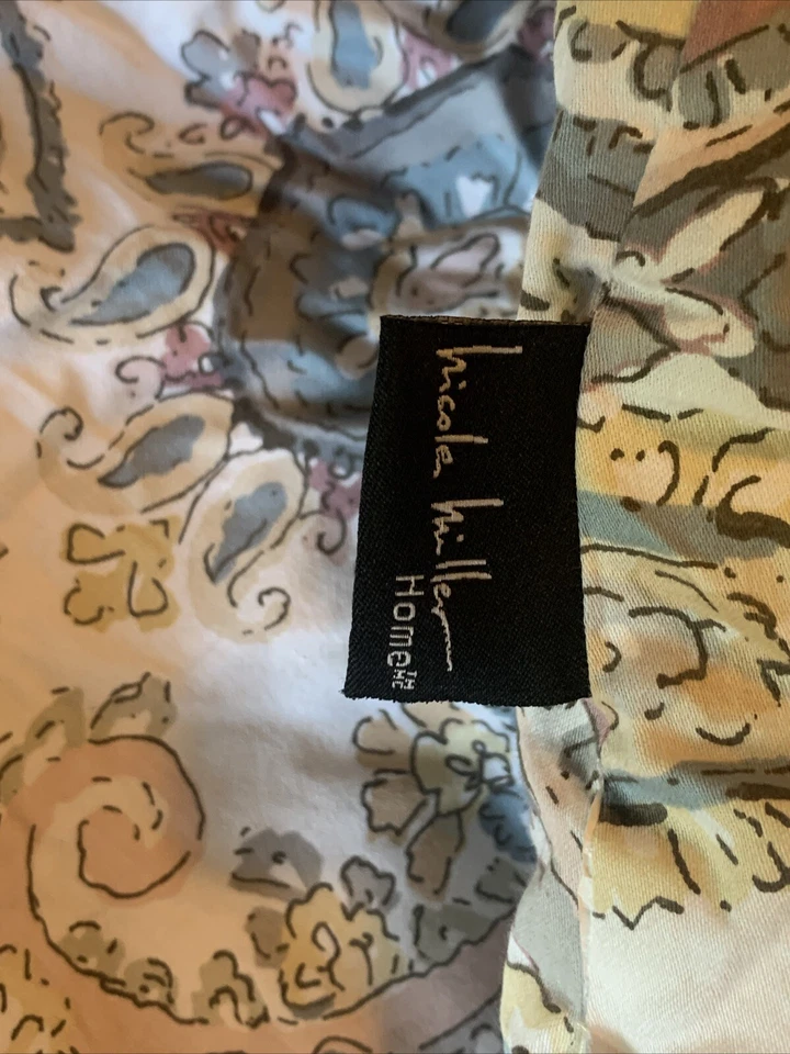 NICOLE MILLER WHITE COLORED PAISLEY SCROLL FULL / QUEEN COMFORTER  W / SHAMS - Image 4 of 4