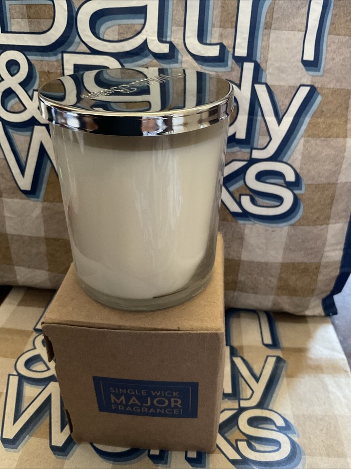 BATH AND BODY WORKS White Barn SINGLE WICK 8 OZ RASPBERRIES & WHIPPED