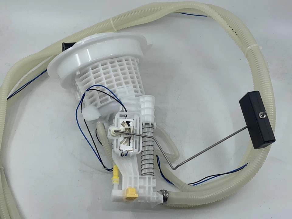 MONTAJE FILTRO COMBUSTIBLE CALIDAD ORIGINAL DODGE CHALLENGE R/T 2011-2014 5,7 L V8 Foto 2 de 4