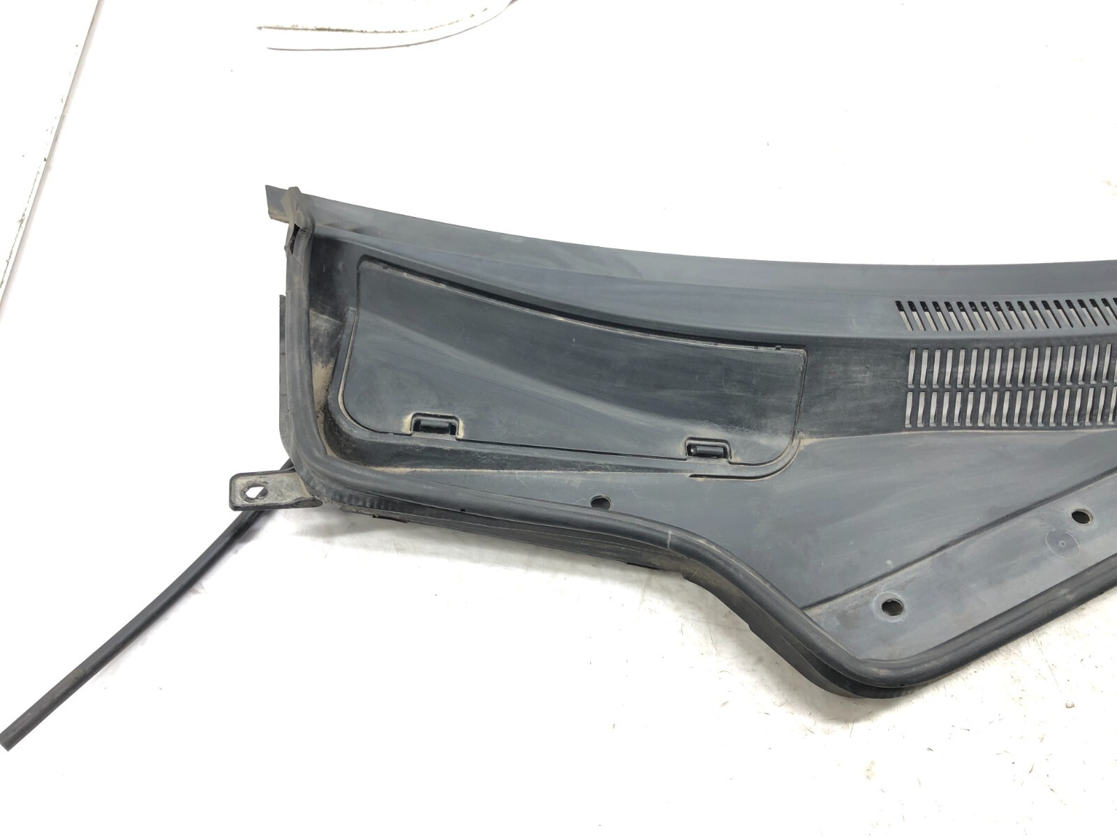 2014-2020 MASERATI GHIBLI WINDSHIELD WIPER COWL COVER PANEL GRILLE OEM.