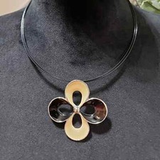 Womens Fashion Cream Enamel Flower Pendant Collar Necklace with Lobster Clasp