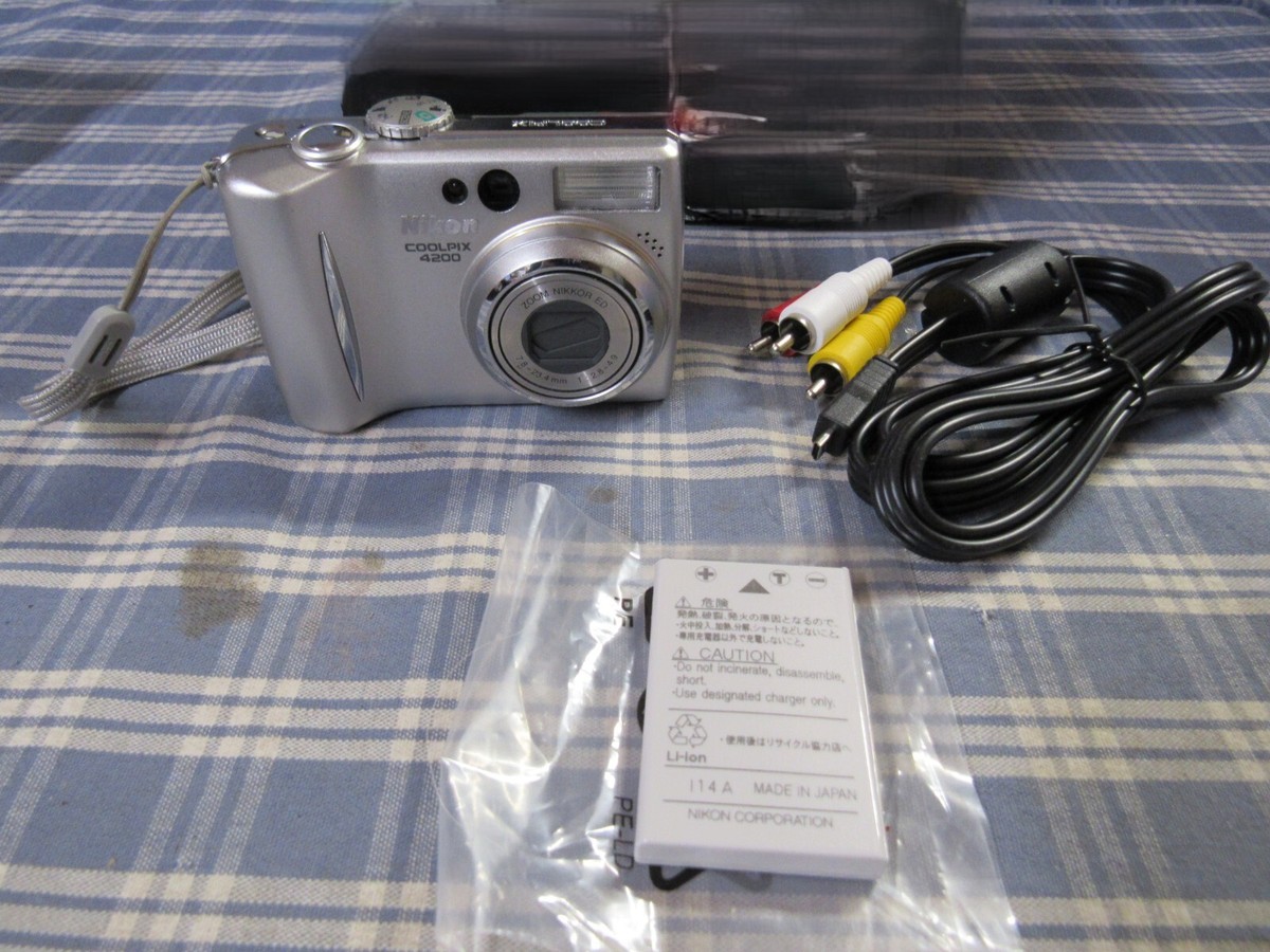Nikon COOLPIX 4200 4.0MP Digital Camera (Untested No Charger) FAST