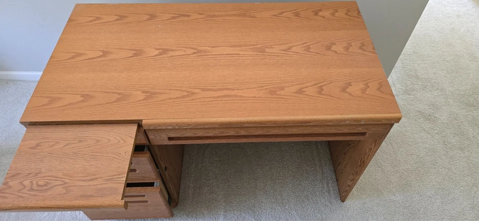 Escritorio de madera maciza, ligeramente usado, grano de madera, oficina en casa, escritorio de habitación infantil Foto 4 de 4