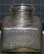 "DIAMOND 1 1/4 OZ. INK CO." DIAMOND Inc. Co. Glass Ink Well bottle Vint. 1890's