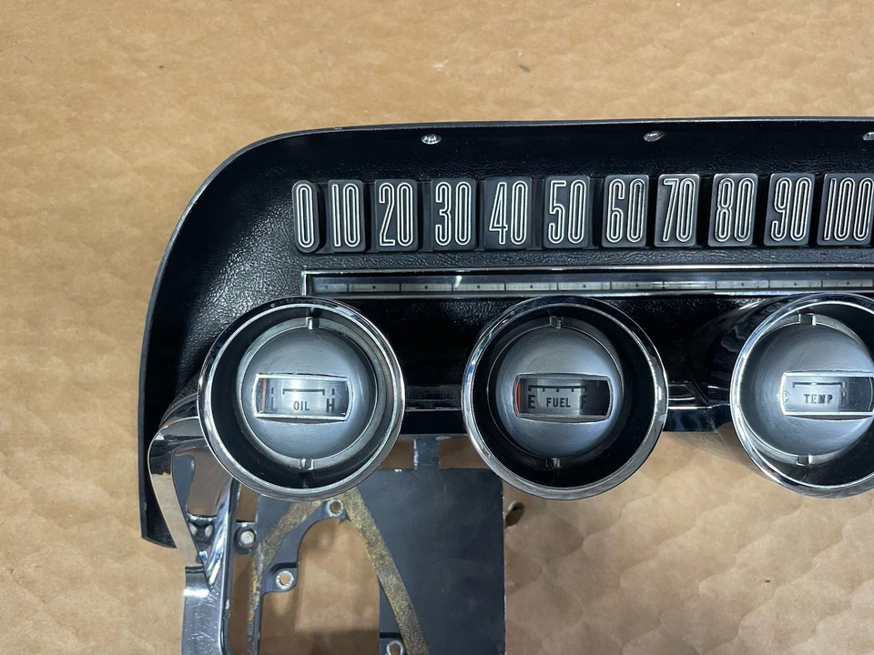 Ford Thunderbird 1964-1966 tablero panel bisel velocímetro e indicadores completos Foto 2 de 4
