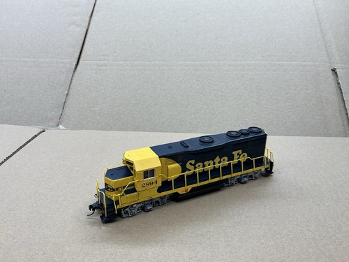 BACHMANN HO-SPUR DIESELLOK GP35 SANTA FE GELB & BLAU N.2894 ! | Zustand: Used