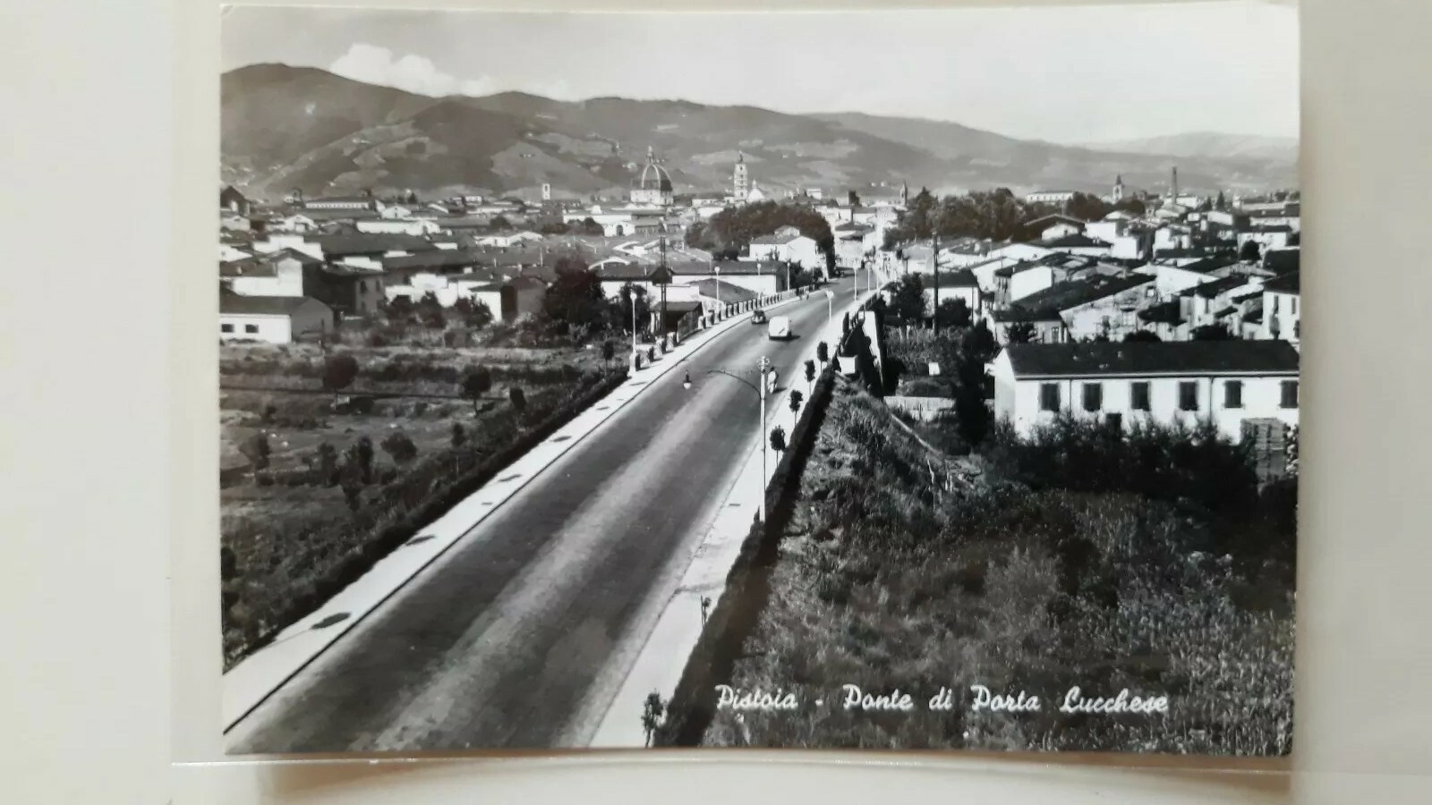Foto 1 di 2