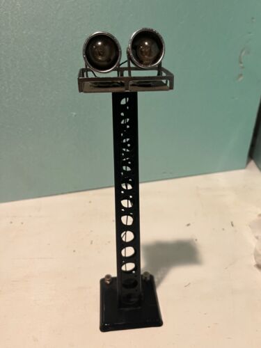 Marx 416A 11 1/2" Black Metal Twin Light Floodlight Tower-Tested