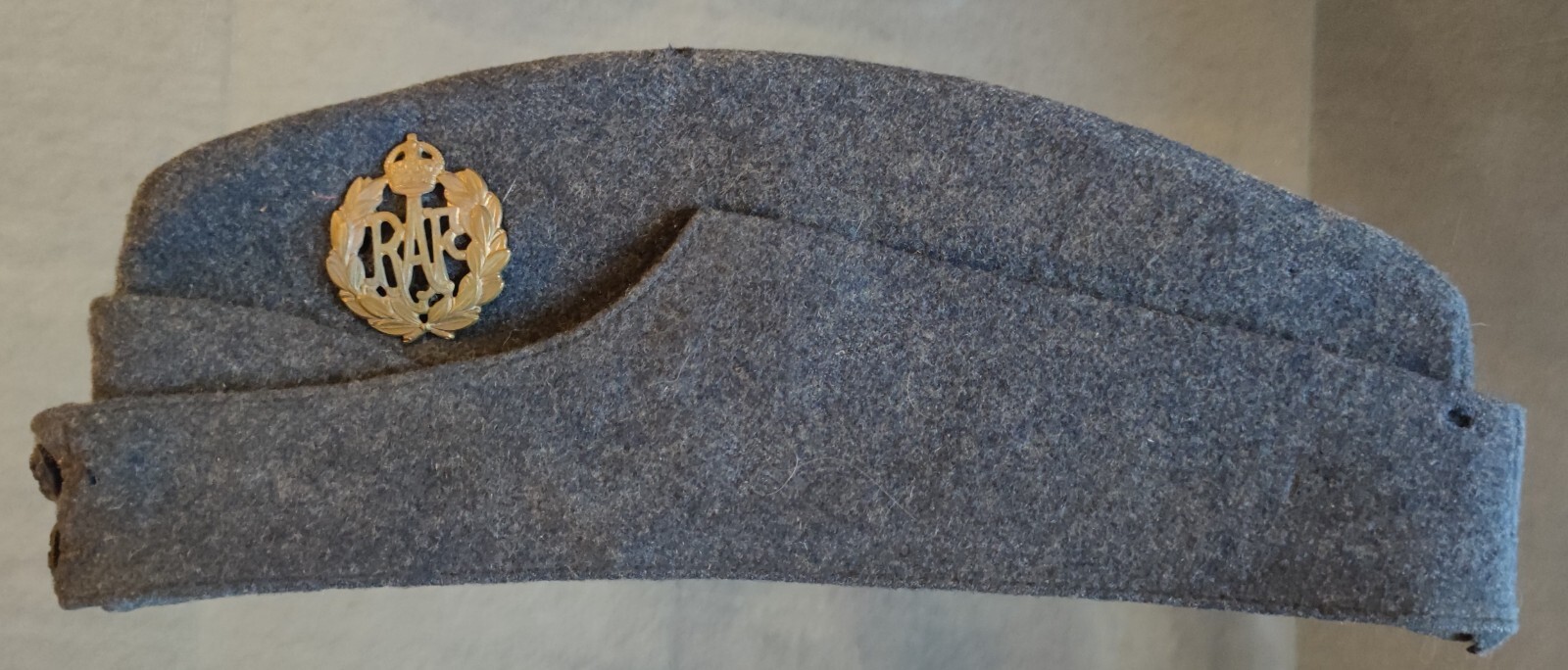 WW2 RAF Airmans field service cap & cap badge, plastic buttons, Royal Air Force