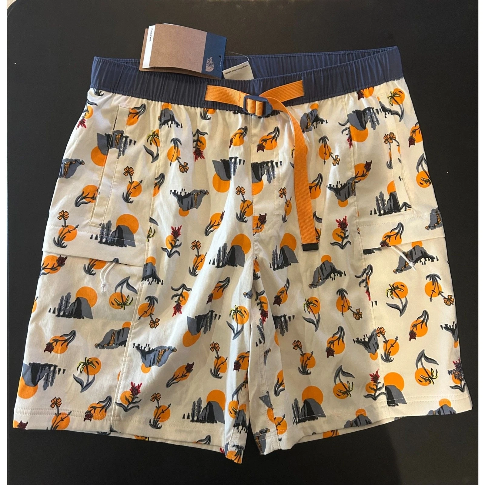 NWT The North Face White Valley Sun Belted Cargo Shorts Men's Medium LONG