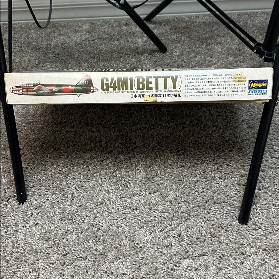 复古长谷川 1: 72 三菱 G4M1 (Betty) 带 OHKA 炸弹(OHKA 炸弹失踪) — 第 2/4 张图片