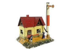 Lot 8653 KBN Karl Bub 1622 W&auml;rterhaus aus Blech mit Signal + Schranke um 1930