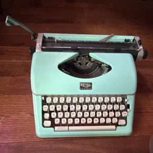 Royal Classic Portable Manual Typewriter, Vintage Metal, Light Blue
