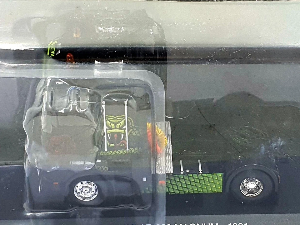 Hachette 1/43 Scale G1470006 - 1991 Renault AE 500 Magnum - Black/Snake - Image 4 of 4