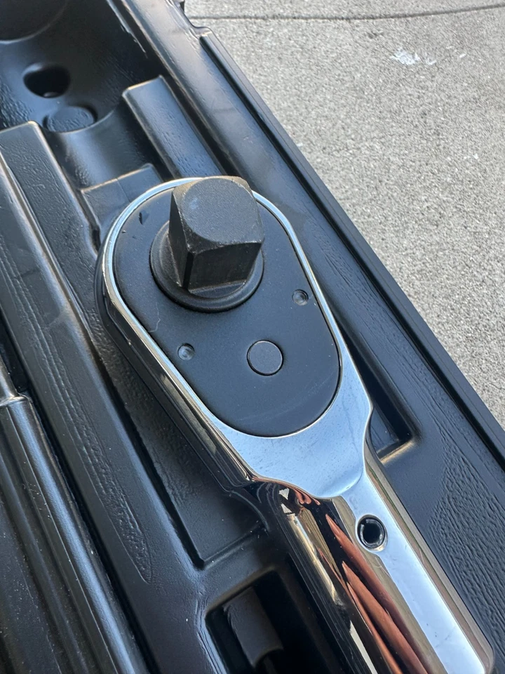 Llave dinamométrica CDI 3/4 " Drive Adj Click 80-400 pies libras / 85-491 Nm 4004MFRMH Foto 3 de 4