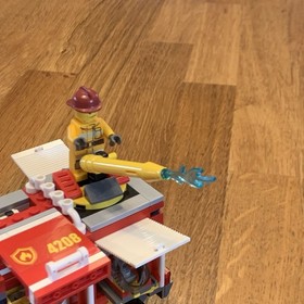 LEGO City - 4X4 Fire Truck #4208 (2012) 243 Pieces COMPLETE No Box