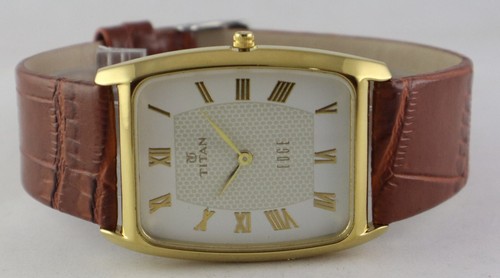 Beautiful Titan Edge Men White Dial Quartz Wristwatch Leather Band Stay Stylish - Picture 4 of 7