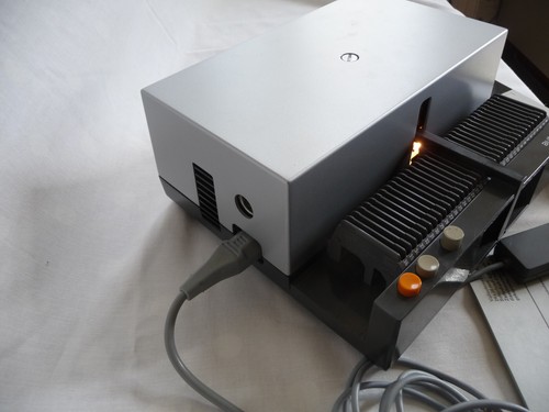 Slide projector ROLLEI P35 autofocus + remote, slide tray, Pointer,TIMER & case - Picture 6 of 6