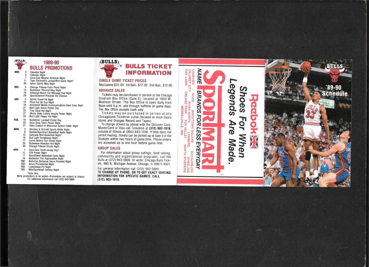 1989-90 CHICAGO BULLS POCKET SCHEDULE (NEAR MINT) SCOTTIE