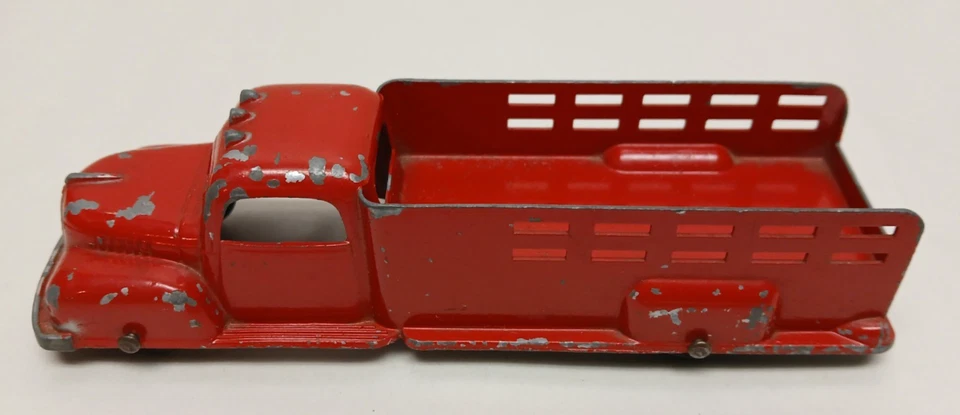 Camioneta pickup TootsieToy vintage de 6" con estacas laterales rojas acero prensado #748 Foto 2 de 4