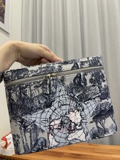[AU STOCK] D BEAUTY GIFT MAKEUP POUCH VANITY CASE BAG GWP BLUE AROUND THE WORLD