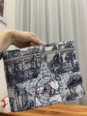 [AU STOCK] D BEAUTY GIFT MAKEUP POUCH VANITY CASE BAG GWP BLUE AROUND THE WORLD