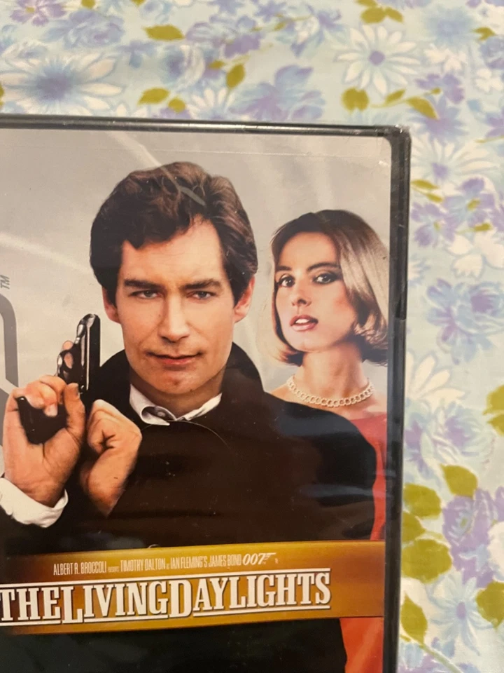 DVD James Bond 007 The Living Daylights BRAND NEW Timothy Dalton Ian Fleming Art Foto 3 de 4