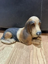 Vintage Basset Hound Dog statue figurine universal statuary 1983 #221 damaged