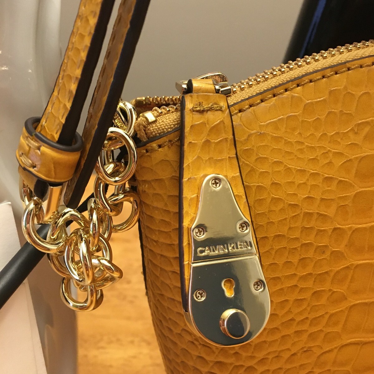 NWT Calvin Klein Lock Crossbody Marigold/Gold Lock H0AESRN1 NWT Calvin Klein Lock Crossbody Marigold/Gold Lock H0AESRN1