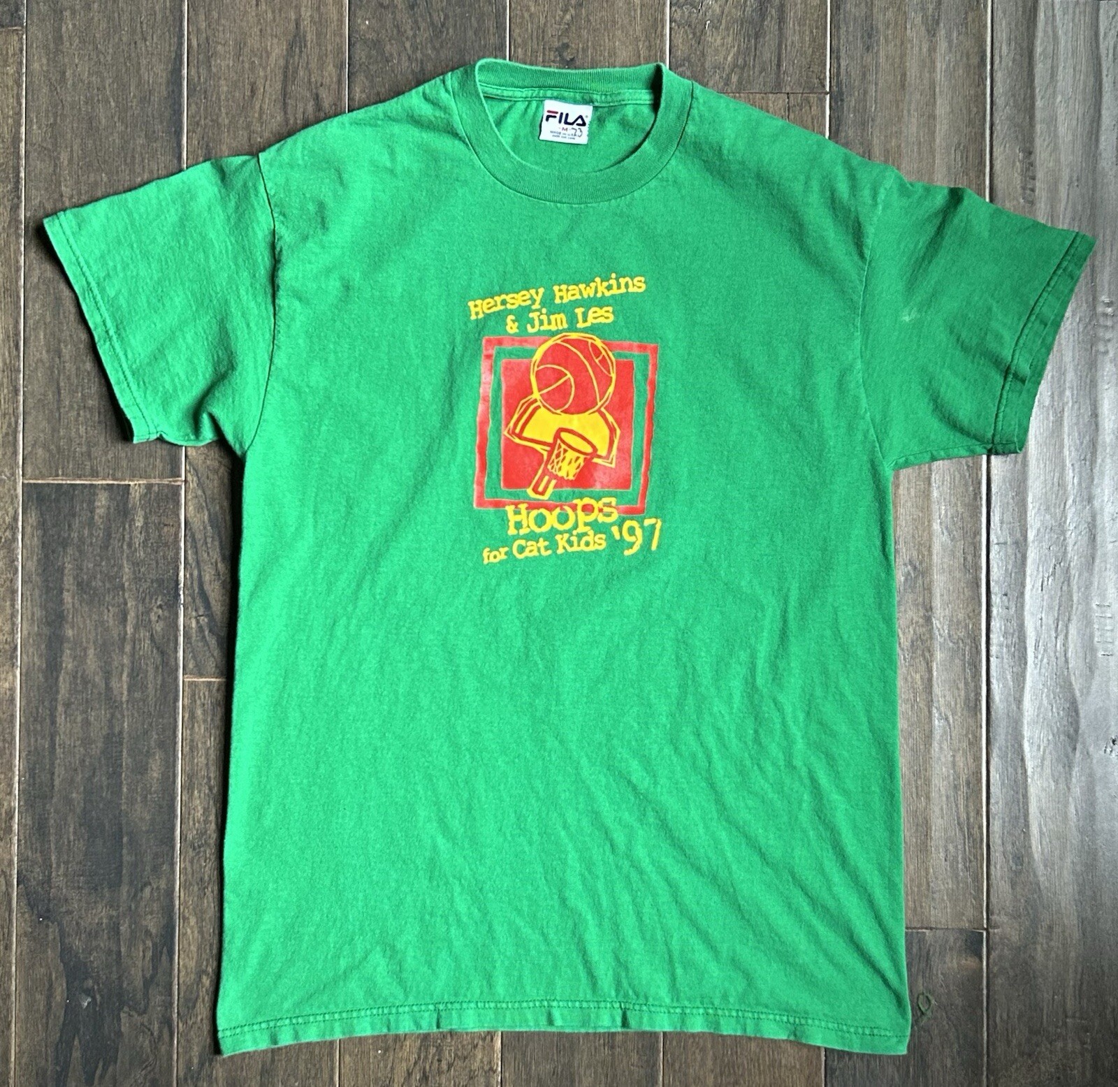 T shirt vintage Hersey Hawkins Jim Les Basketball Camp taglia M Fila autografata GATTO